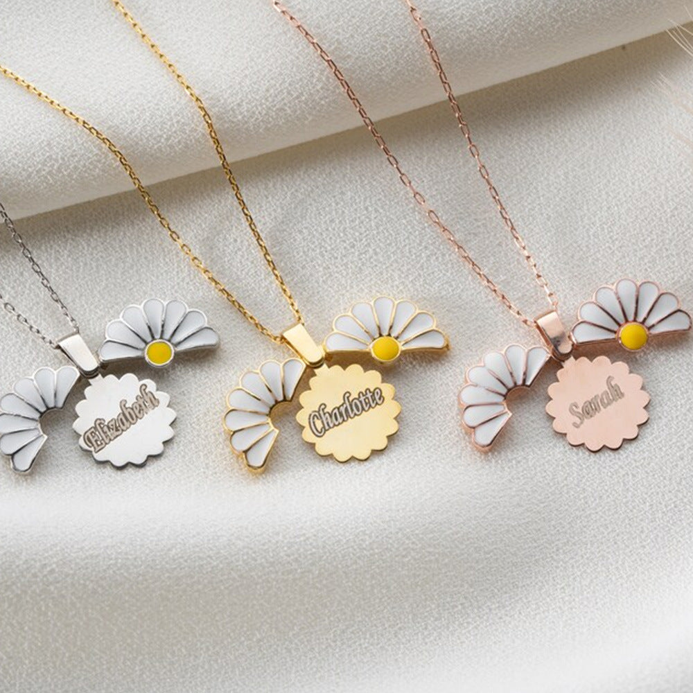 Daisy fashion chain with lettering