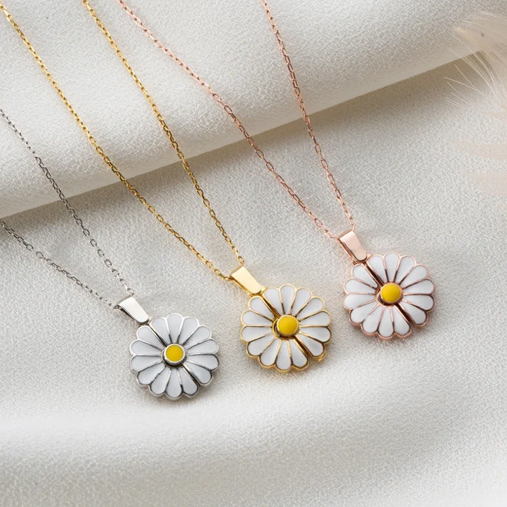 Daisy fashion chain with lettering